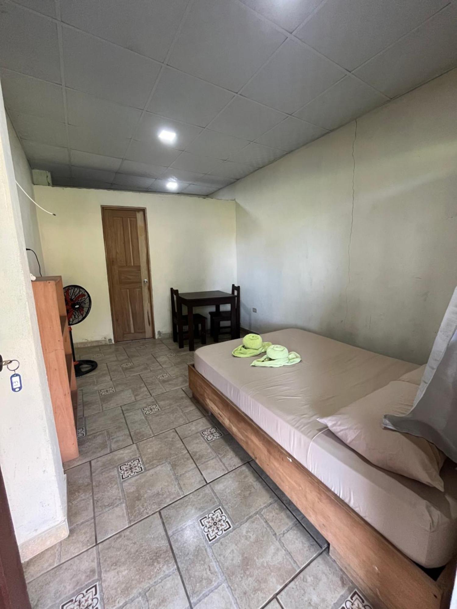 Valerie Emanuel Apartments ボカス・タウン エクステリア 写真
